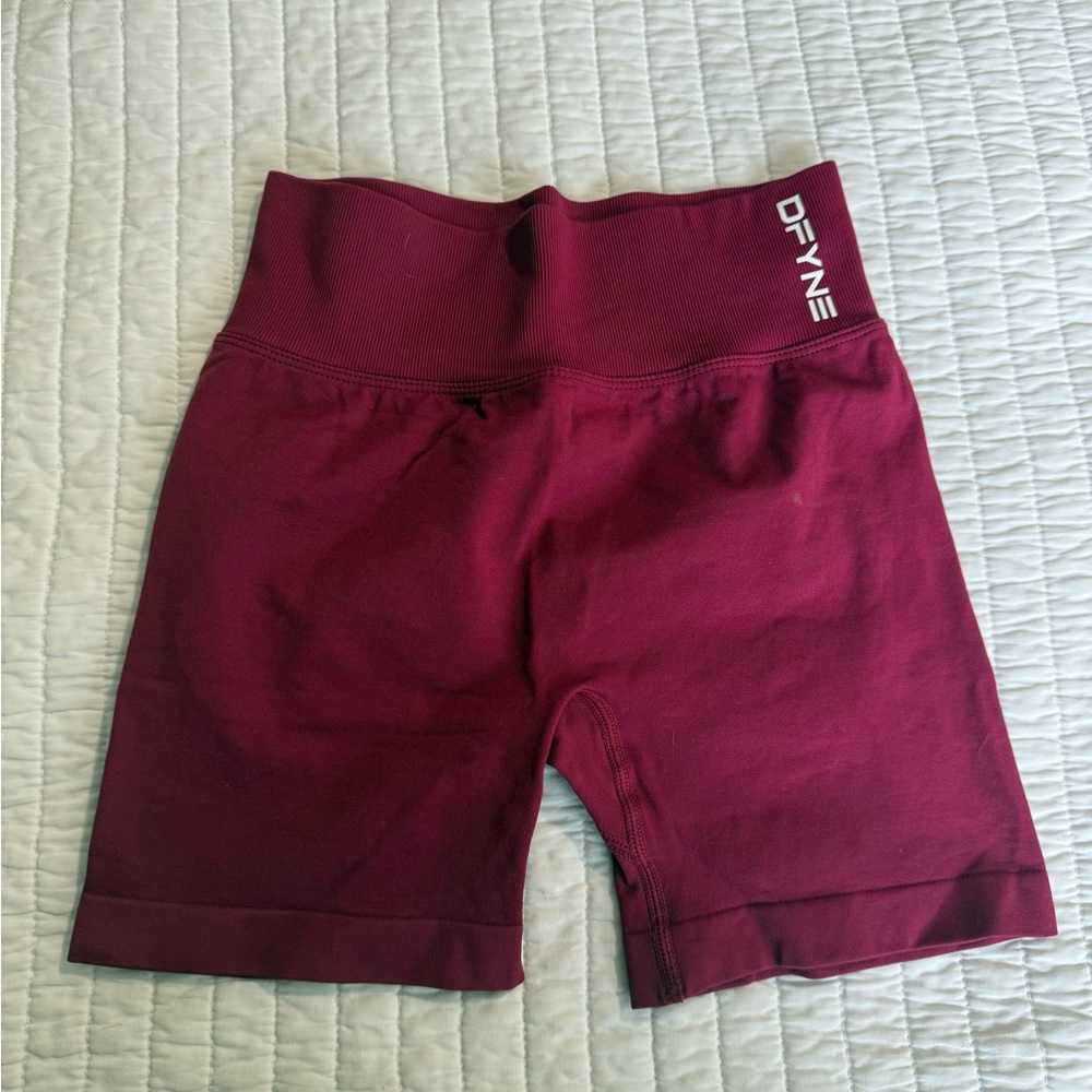 DFYNE XS Dynamic 4.5” shorts in “Berry”